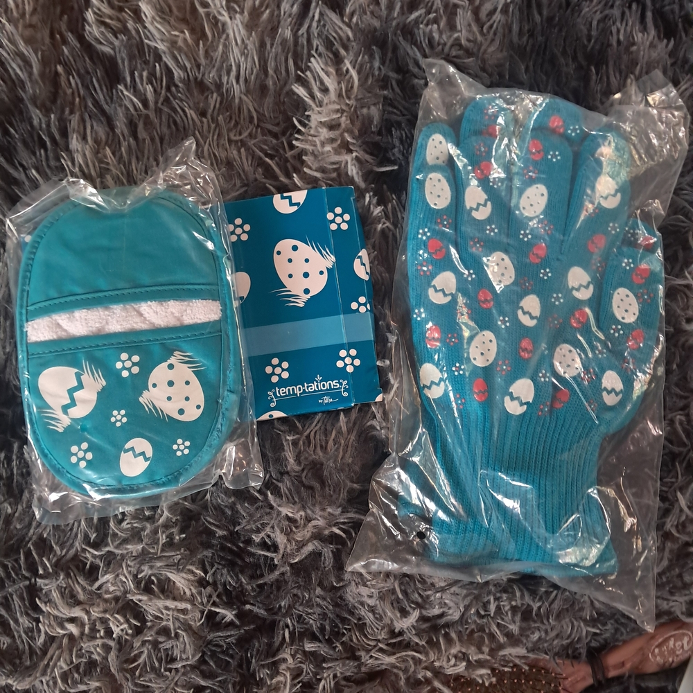 Temptations Blue Oven Mitts & Gloves